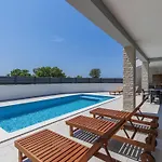 Kliska By Interhome וילה וודניאן